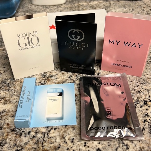 Travel Sample 🌺 - Picture 1 of 6